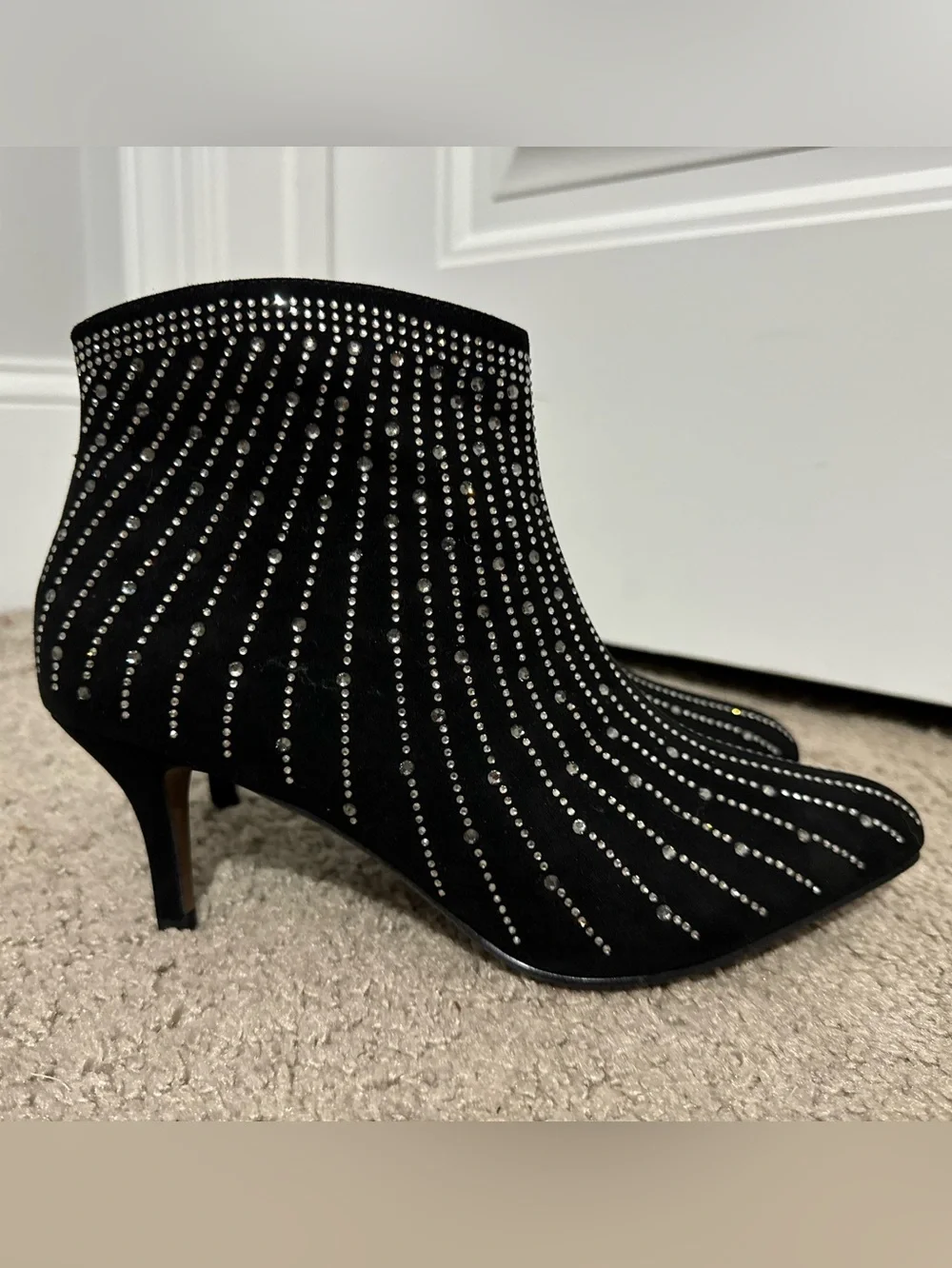 Beautiful J. Renee size 7 black suede rhinestone boots Alannis new